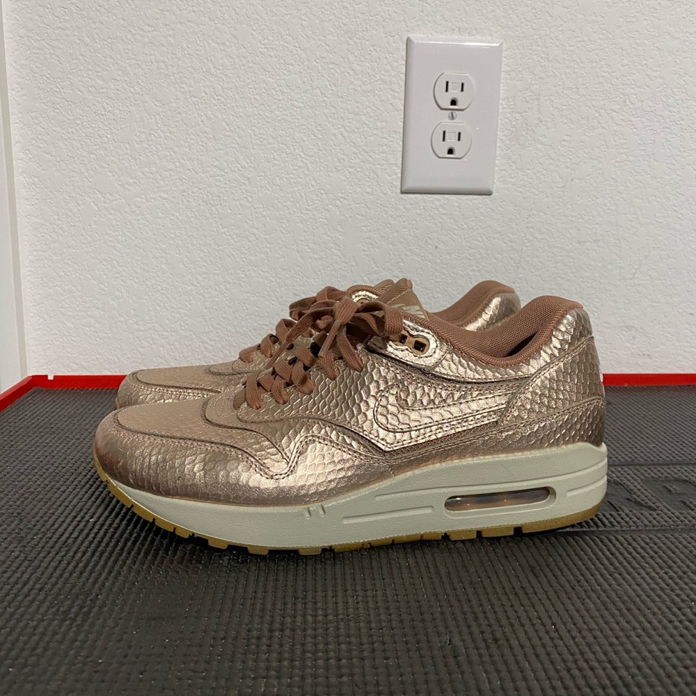 Women’s Nike air max 1 size 8 clean!